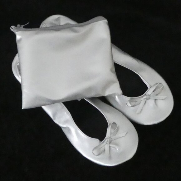 Unbranded | 38-39 | Silver Travel Flat Slippers With Bow and Carrying Pouch - Picture 1 of 7